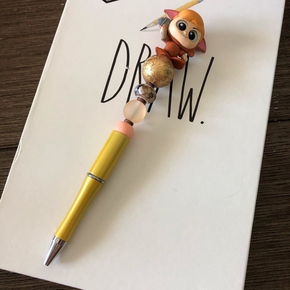 Disney Doorables: Peter Pan: Slightly handmade beaded pen - Picture 2 of 3